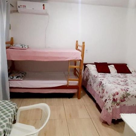 Kitnet S2 Em Torres-Rs - Na Mais Bela Praia Gaucha - Cozinha - Banheiro - Ar Condicionado - Tv Smart 32' - Wi-Fi - Estacionamento - Anfitria Superhost No Bnb Exterior foto