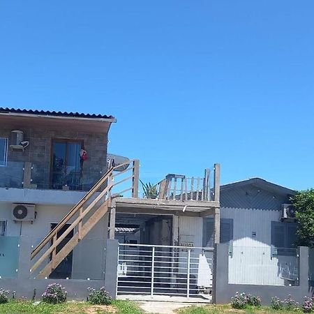 Kitnet S2 Em Torres-Rs - Na Mais Bela Praia Gaucha - Cozinha - Banheiro - Ar Condicionado - Tv Smart 32' - Wi-Fi - Estacionamento - Anfitria Superhost No Bnb Exterior foto