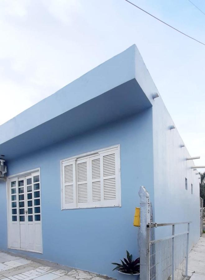 Kitnet S2 Em Torres-Rs - Na Mais Bela Praia Gaucha - Cozinha - Banheiro - Ar Condicionado - Tv Smart 32' - Wi-Fi - Estacionamento - Anfitria Superhost No Bnb Exterior foto