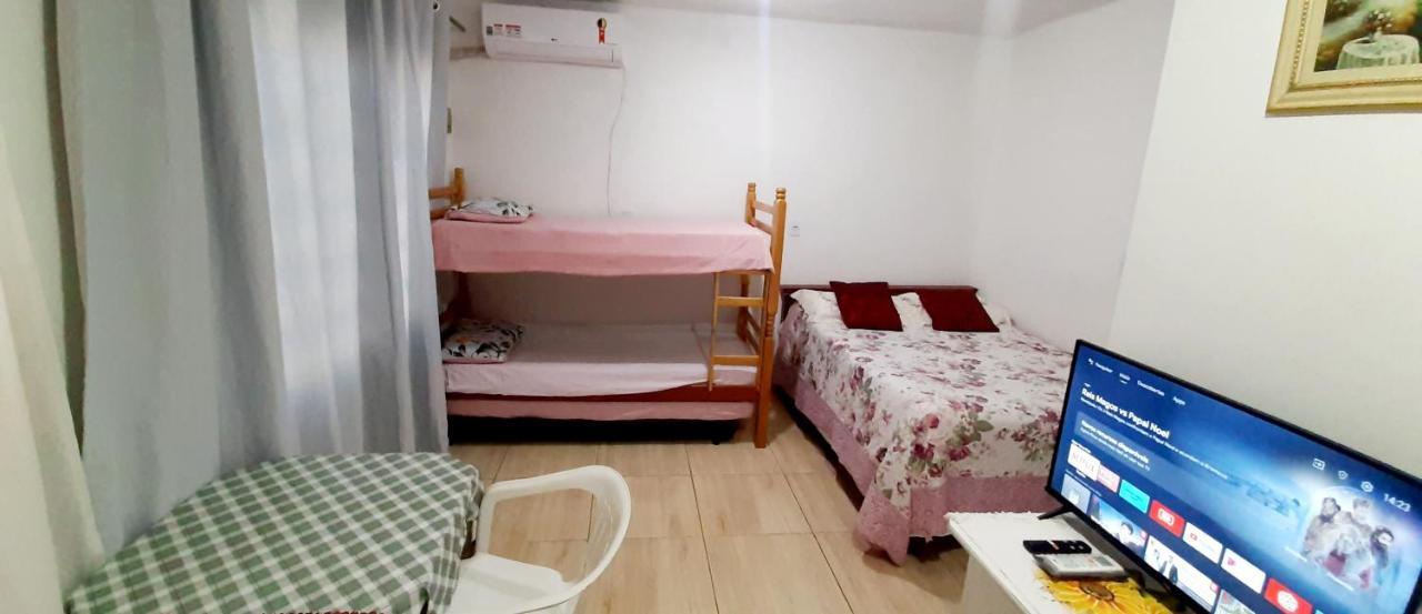 Kitnet S2 Em Torres-Rs - Na Mais Bela Praia Gaucha - Cozinha - Banheiro - Ar Condicionado - Tv Smart 32' - Wi-Fi - Estacionamento - Anfitria Superhost No Bnb Exterior foto
