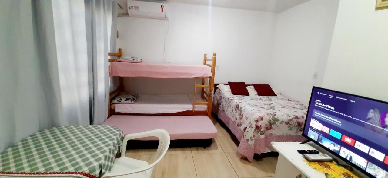 Kitnet S2 Em Torres-Rs - Na Mais Bela Praia Gaucha - Cozinha - Banheiro - Ar Condicionado - Tv Smart 32' - Wi-Fi - Estacionamento - Anfitria Superhost No Bnb Exterior foto
