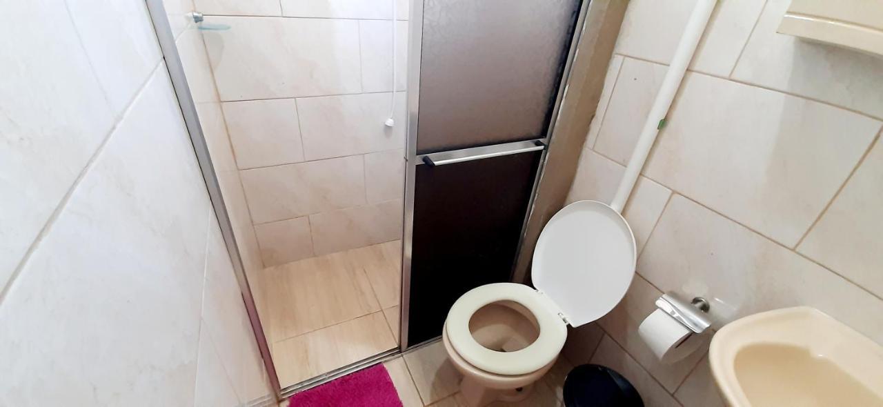 Kitnet S2 Em Torres-Rs - Na Mais Bela Praia Gaucha - Cozinha - Banheiro - Ar Condicionado - Tv Smart 32' - Wi-Fi - Estacionamento - Anfitria Superhost No Bnb Exterior foto
