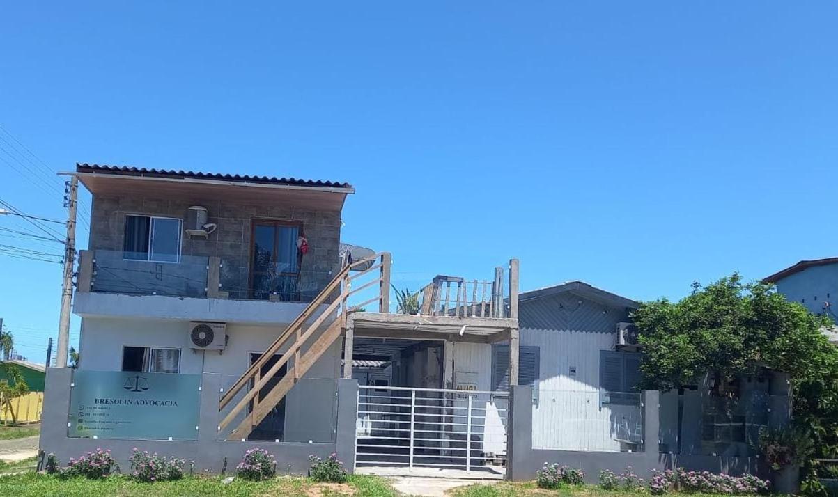 Kitnet S2 Em Torres-Rs - Na Mais Bela Praia Gaucha - Cozinha - Banheiro - Ar Condicionado - Tv Smart 32' - Wi-Fi - Estacionamento - Anfitria Superhost No Bnb Exterior foto